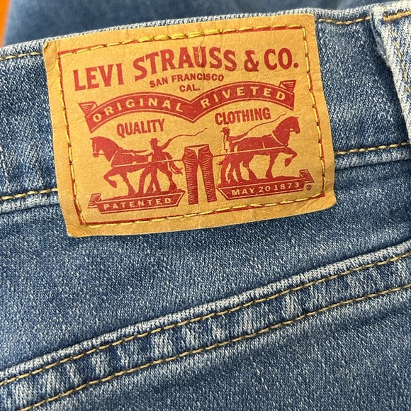 Levi’s 724 High Rise Straight Crop Jeans - Picture 8 of 12